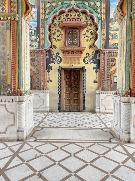 La hermosa arquitectura de Rajasthan de la Puerta Patrika en Jaipur