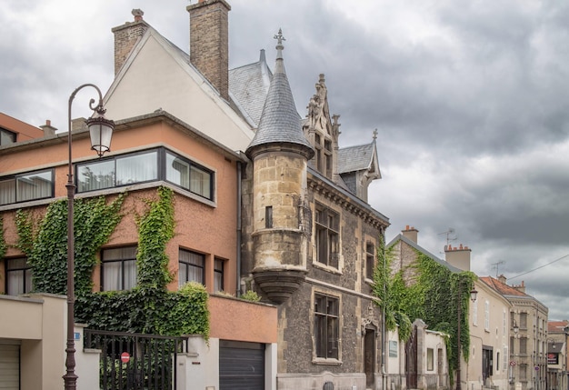 Hermosa arquitectura en Reims, Francia