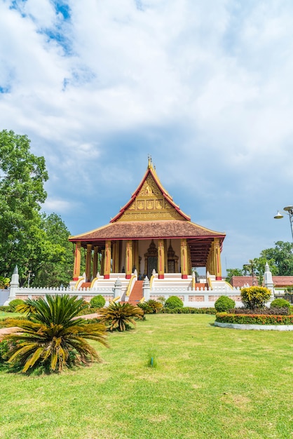 Foto hermosa arquitectura en el templo haw phra kaew