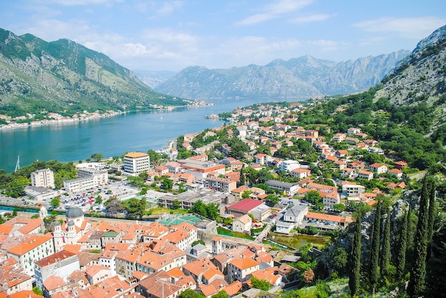 La hermosa bahía de Kotor en Montenegro.