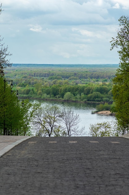 Hermosa bajada al río.