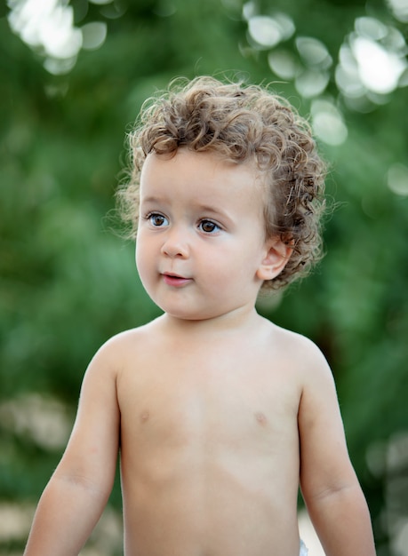 Cara Del Niño Lindo Hermoso Del Bebé Con El Pelo Rizado. Fotos, retratos,  imágenes y fotografía de archivo libres de derecho. Image 81285507