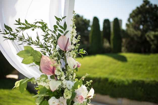 Hermosa boda saliente configurada