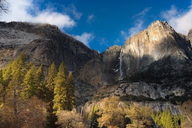 Hermosa caída de Yosemite a principios del invierno, Fotografía de paisaje