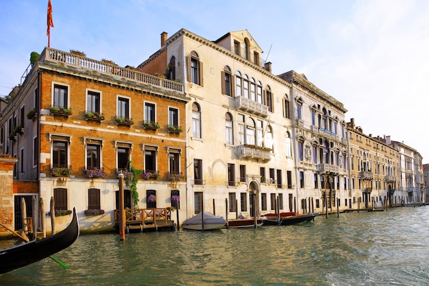 Hermosa calle de agua - Gran Canal de Venecia, Italia