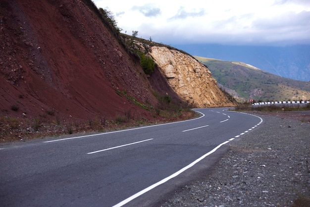 hermosa carretera de montaña en Armenia