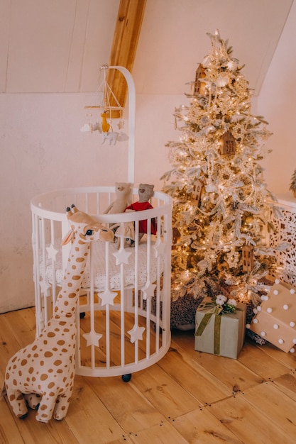 Hermosa casa con adornos navideños