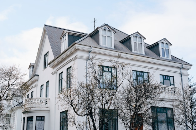 Hermosa casa antigua en reykjavik, la capital de islandia