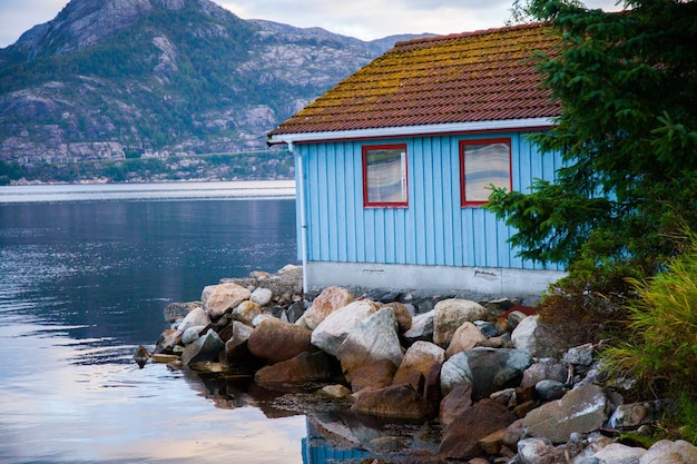 Hermosa casa de campo en Noruega. Cabaña de ensueño en la naturaleza.