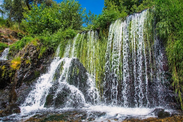 Hermosa Cascada. Concepto de medio ambiente y ecosistema