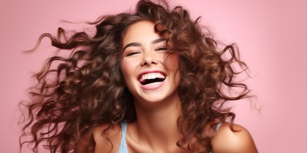 Hermosa chica modelo morena riendo con cabello largo y rizado Mujer sonriente peinado rizos ondulados Ai generativo