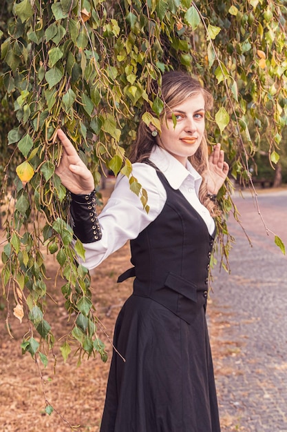 Hermosa chica en ropa steampunk