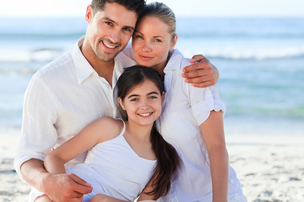 Hermosa chica con sus padres