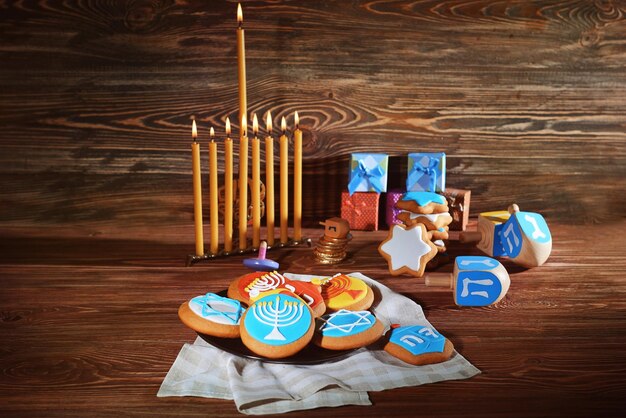 Foto hermosa composición para hanukkah en mesa de madera