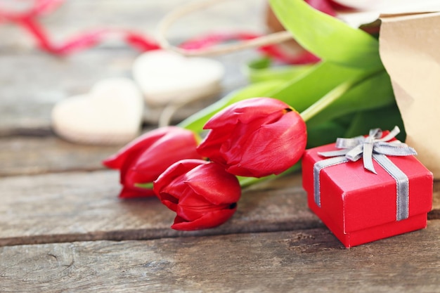 Hermosa composición romántica con flores de fondo del día de San Valentín