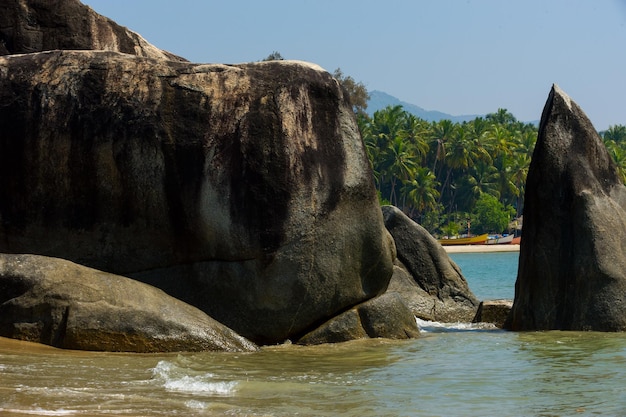 Hermosa costa de mar en Goa India