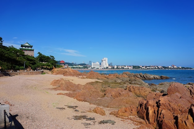 La hermosa costa de Qingdao y el paisaje arquitectónico de la ciudad vieja