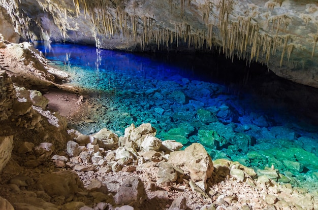 Hermosa cueva de la ciudad de Bonito en Brasil