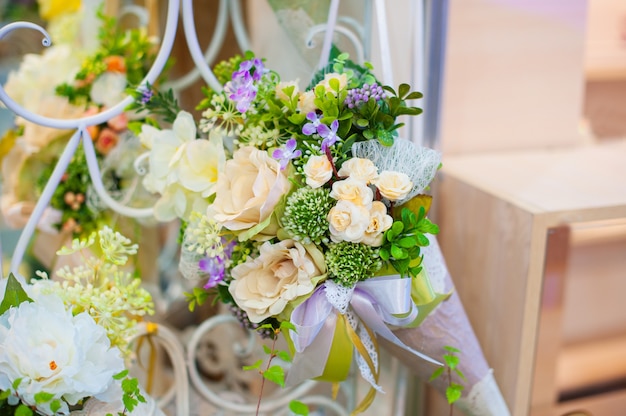 Hermosa decoración de flores para la boda.