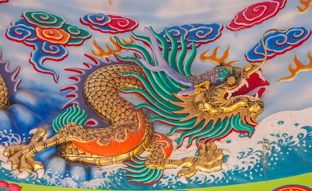 Hermosa escultura de dragón, el dragón es una criatura mítica en China