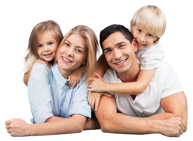 Hermosa familia encantadora sonriente en el fondo