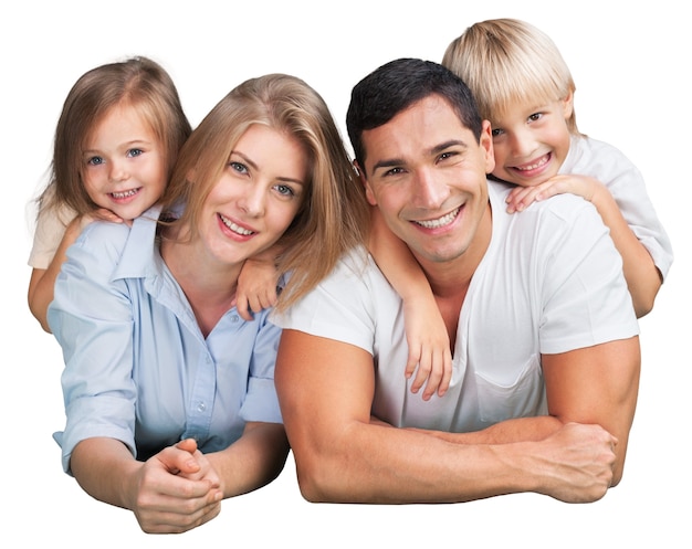 Hermosa familia encantadora sonriente en el fondo