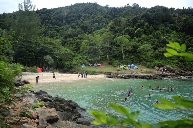 Foto una hermosa foto de playa durante el día.