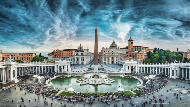 Una hermosa foto de la Plaza de San Pedro en la Ciudad del Vaticano