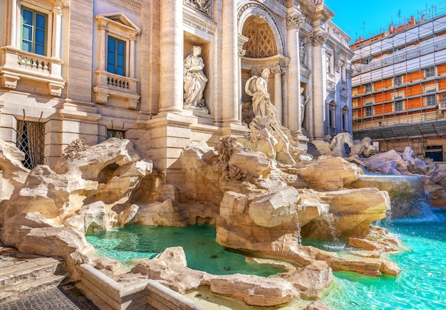 Hermosa fuente de Trevi en Roma, Italia