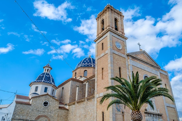 Hermosa Iglesia de Nuestra Señora de la Consolación en el pueblo mediterráneo de Altea provincia de Alicante España imagen en blanco y negro