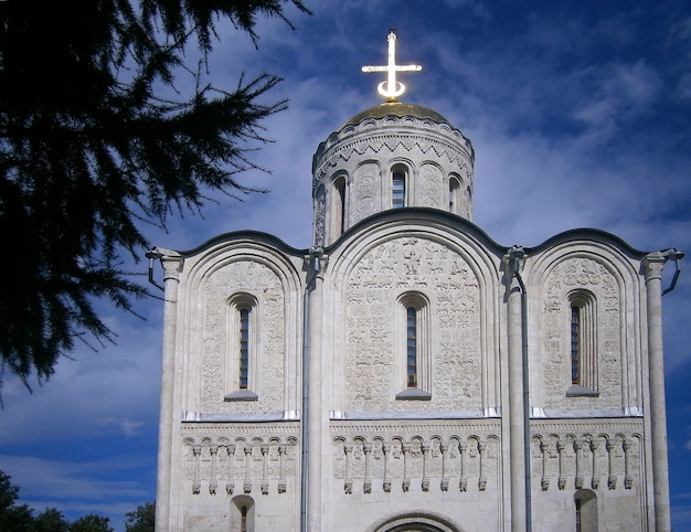 hermosa iglesia ortodoxa en la ciudad de Vladimir. Rusia