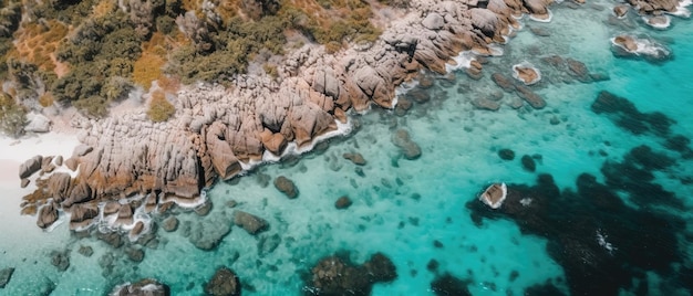 Una hermosa imagen de una playa rocosa con un acantilado desde arribaVista aérea Toma panorámica IA generativa