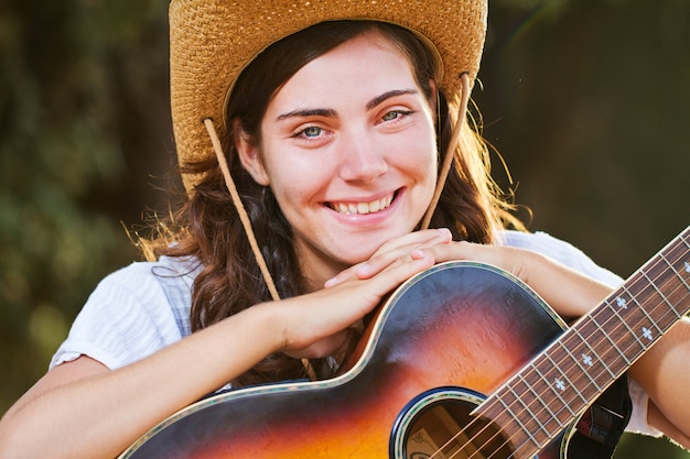 Hermosa joven campesina