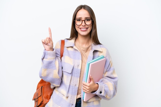 Hermosa joven estudiante mujer aislada sobre fondo blanco apuntando hacia una gran idea