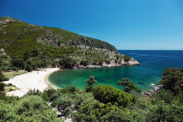 Hermosa laguna en la isla de Thassos, Grecia.