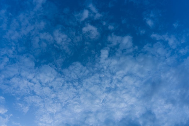 Hermosa luna en el cielo