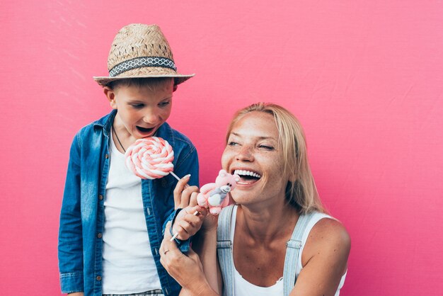 Foto hermosa madre y hijo