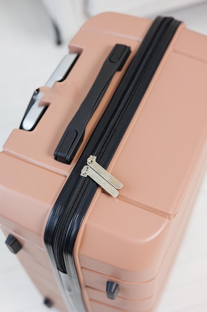 Una hermosa maleta rosa para viajes turísticos Maleta rosa de alta calidad para cosas