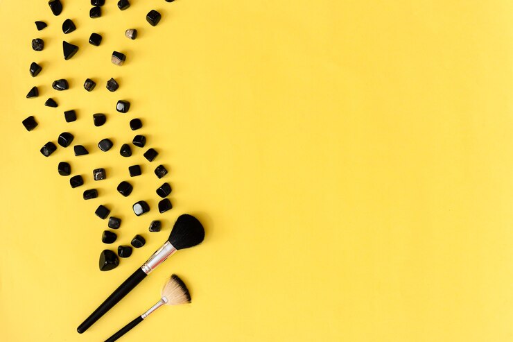 Foto hermosa maqueta maquillaje cosmético producto belleza concepto spa fondo amarillo