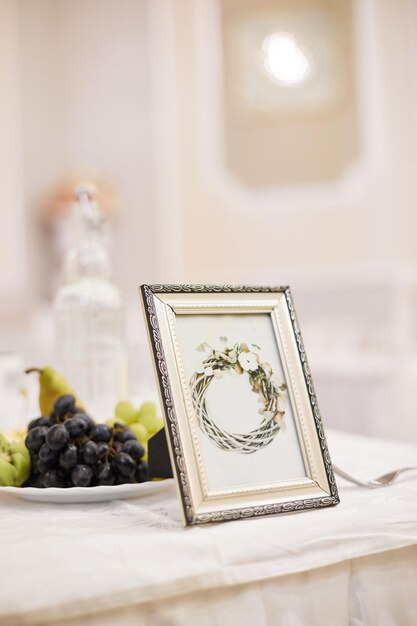 Hermosa mesa blanca para un evento o boda