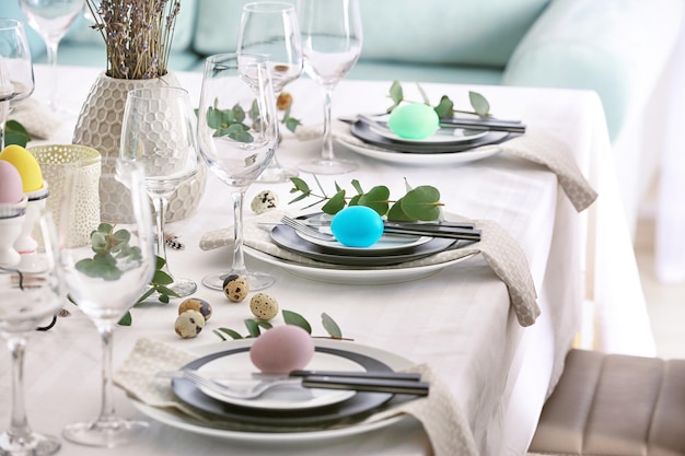 Hermosa mesa festiva de Pascua