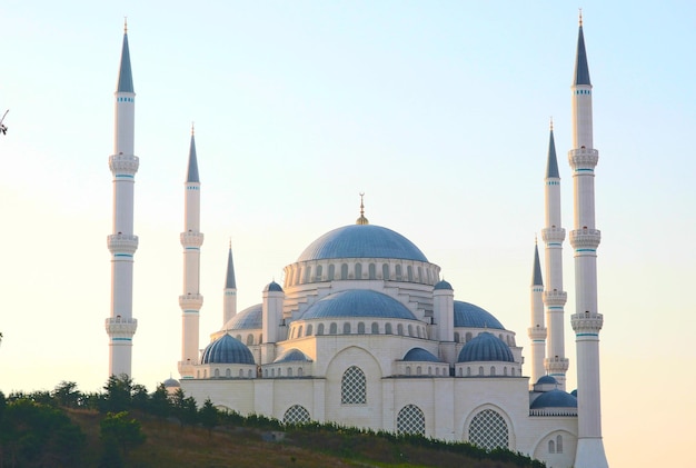 Hermosa mezquita turca en Estambul