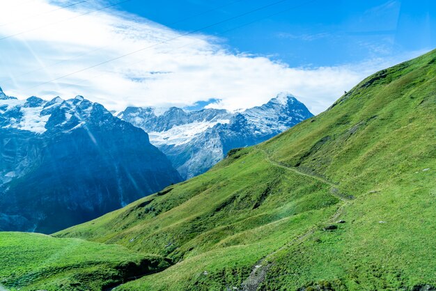 Hermosa montaña de los Alpes en Grindelwald, Suiza