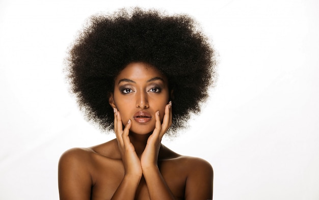 Hermosa mujer afro