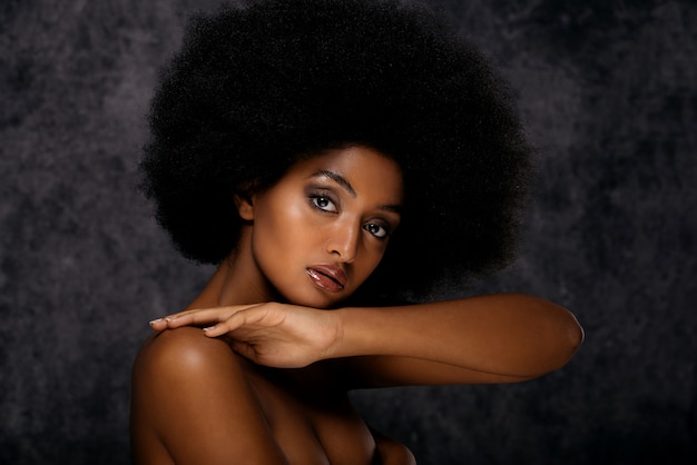 Hermosa mujer afro