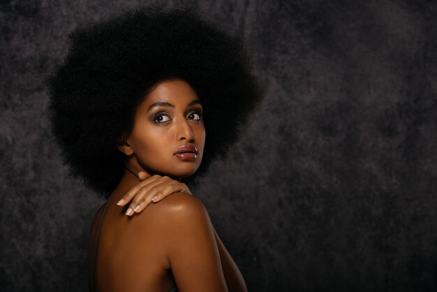 Hermosa mujer afro