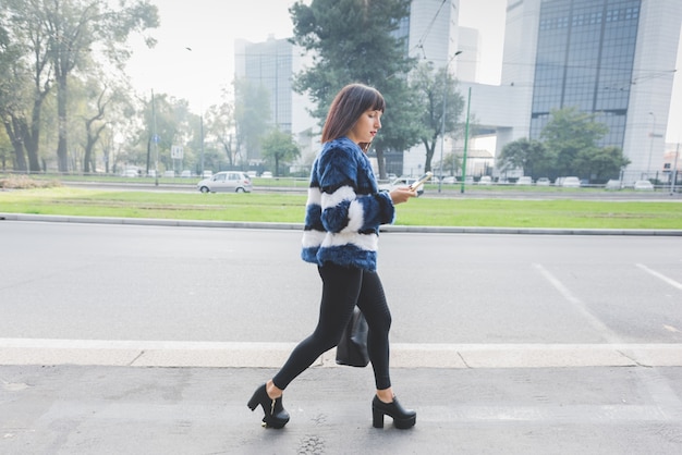 hermosa mujer al aire libre