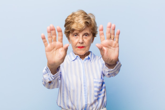 hermosa mujer anciana retrato