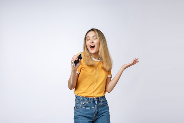 Hermosa mujer asiática canta una canción, Retrato