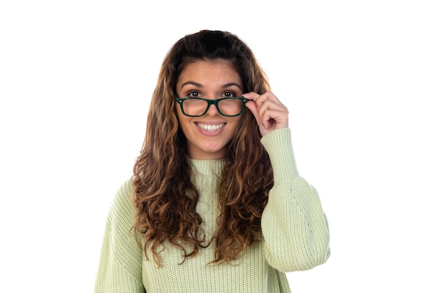 Foto hermosa mujer con cabello ondulado aislado en blanco